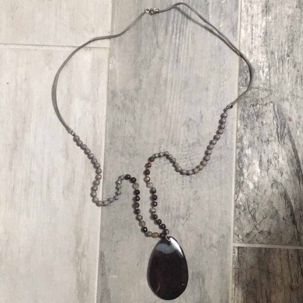 Necklace w/ Stone Pendant-grey/brown